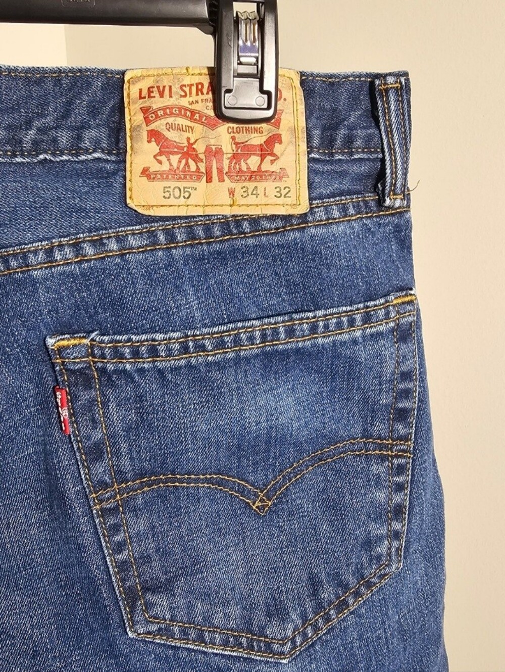 Mens Levis 505 Regular Fit 34x32 Jeans Med To Darkwash Straigt Leg Jean